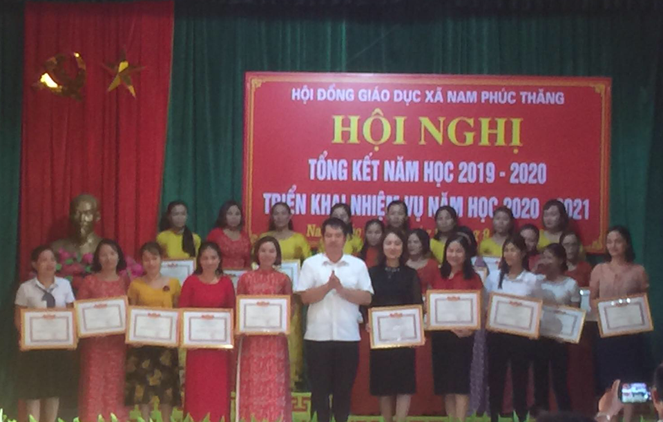 Hội đồng Giáo dục xã Nam Phúc Thăng tổ chức hội nghị tổng kết năm học 2019-2020 triển khai nhiệm vụ giáo dục năm học 2020-2021 và biểu dương khen thưởng các cán bộ giáo viên có thành tích trong năm học 2019-2020.